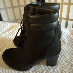 Timberland Black Lace Up Boots with Quilted Ankle